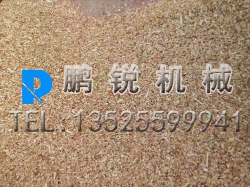 柴油機(jī)帶動(dòng)碎木機(jī)